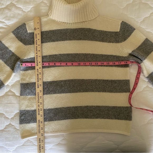 EUC Women’s Calvin Klein Jeans Boxy Grey & Cream Striped Turtleneck Sweater S - Picture 6 of 6